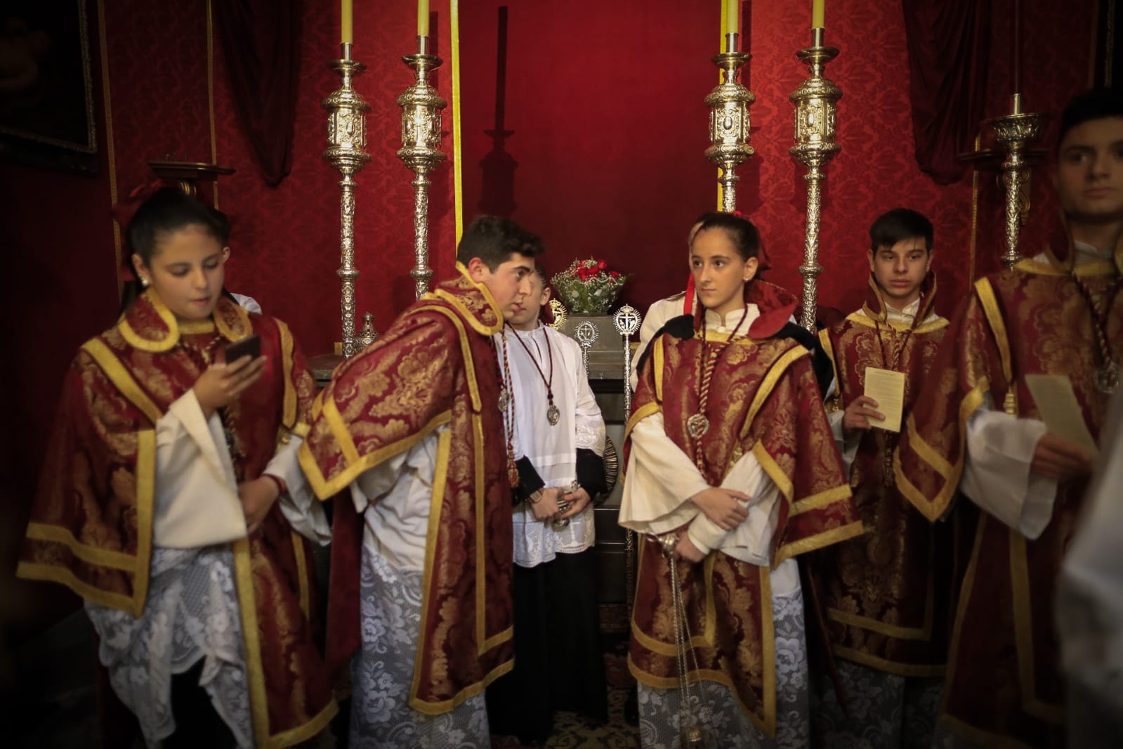 Favores, preparado para bajar de la iglesia de San Cecilio