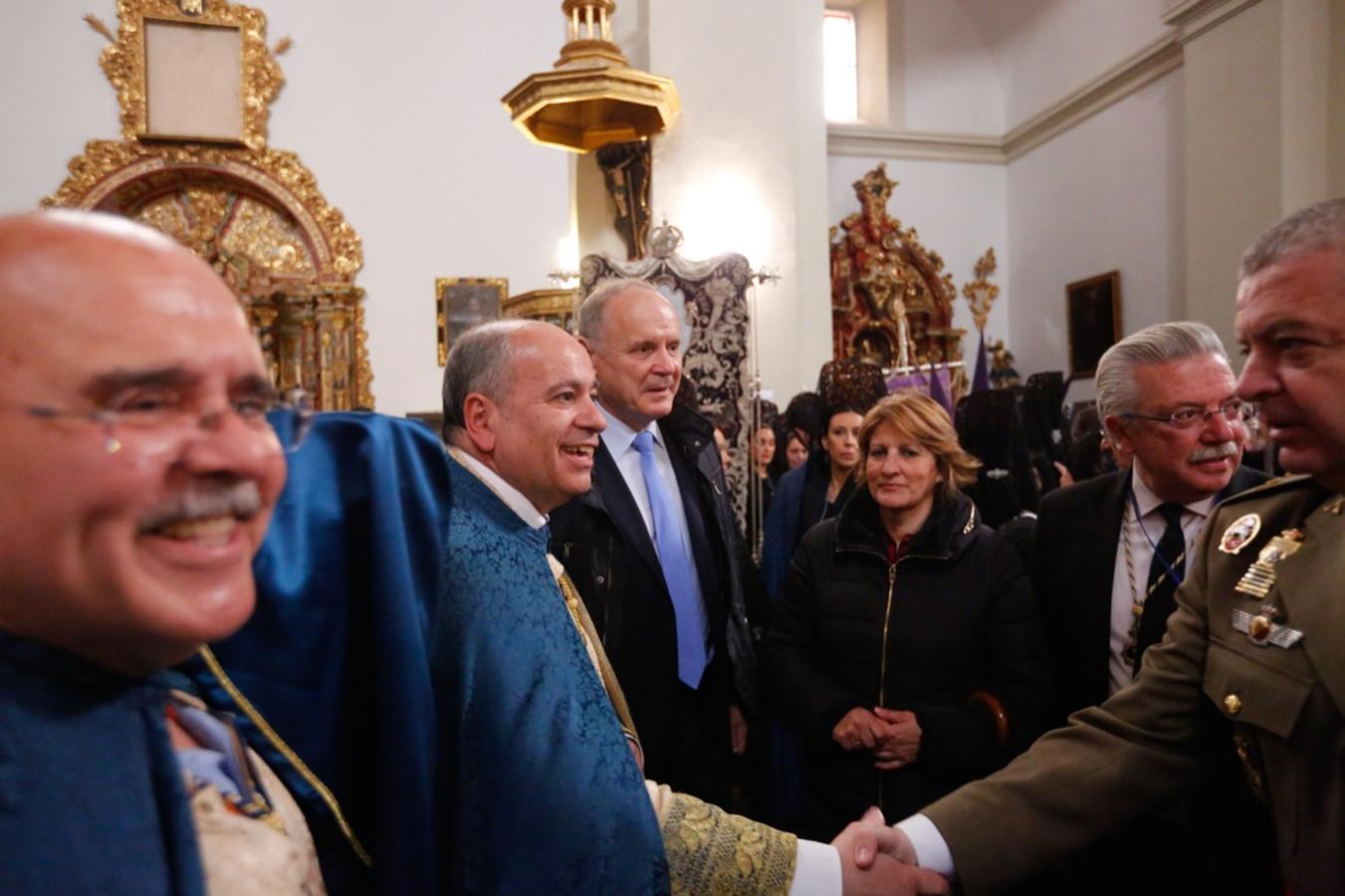 La lluvia finalmente ha hecho acto de aparición en la capital y ha provocado que la Alhambra suspenda su procesión