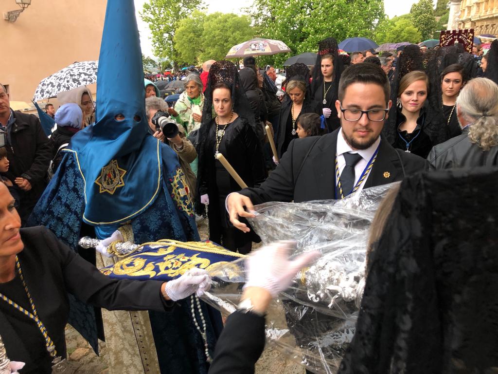 La lluvia olbigó a la Alhambra a quedarse en su templo