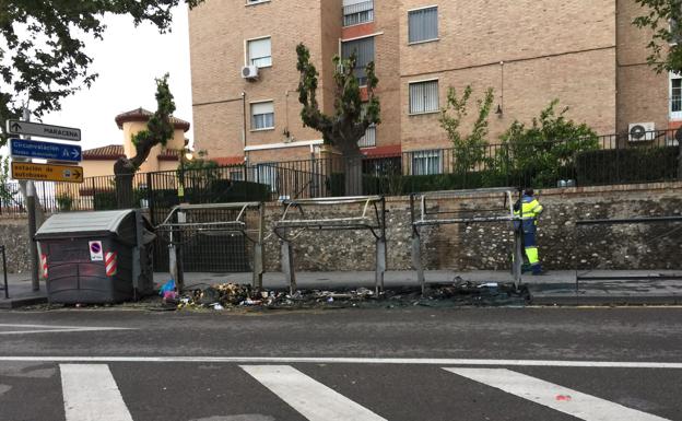 Queman tres contenedores de basura en Granada provocando daños por valor de 6.000 euros