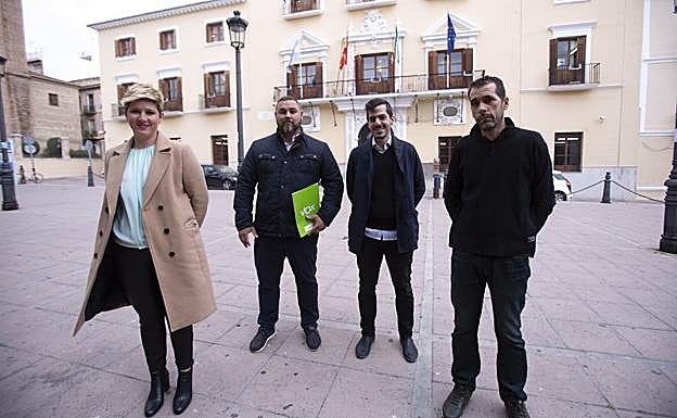 El candidato de Vox de Motril junto con sus compañeros. 
