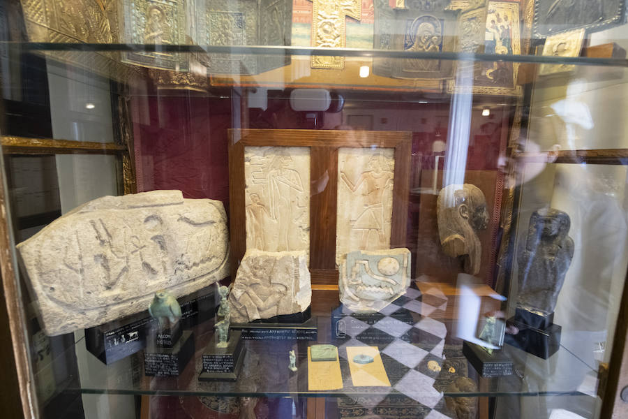 Estos son los 'tesoros' que guarda esta biblioteca