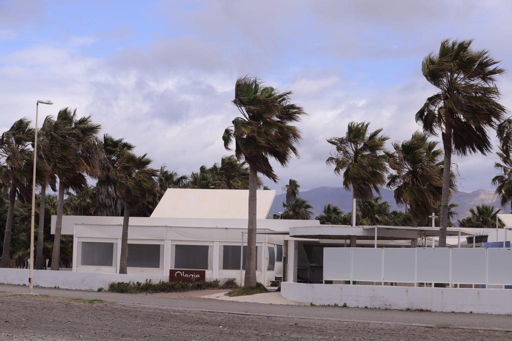 El portal de compra-venta y una inmobiliaria de la zona ofertan un establecimiento por 800.000 euros, cuyo suelo quiere recuperar el Ayuntamiento de Motril