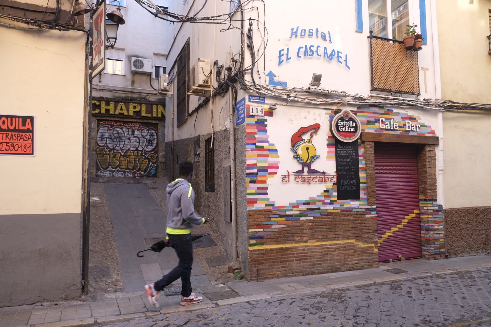 La céntrica calle de Granada se ha covnertido en escenario de un asesinato en la madrugada de este miércoles