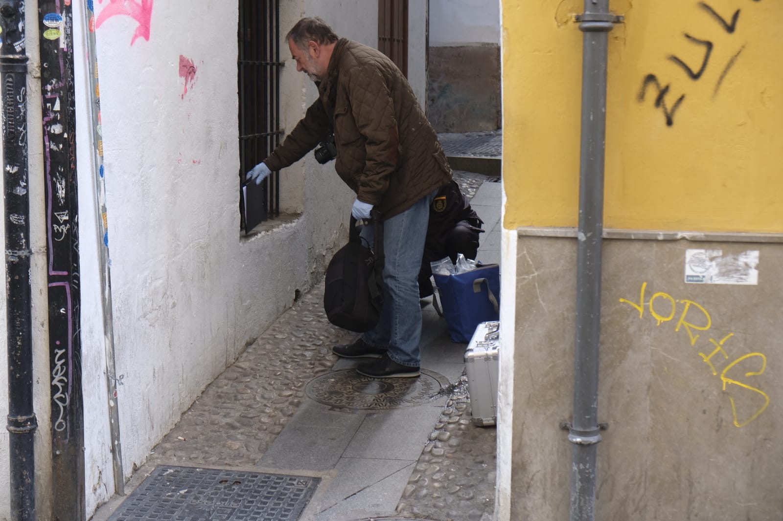 La céntrica calle de Granada se ha covnertido en escenario de un asesinato en la madrugada de este miércoles