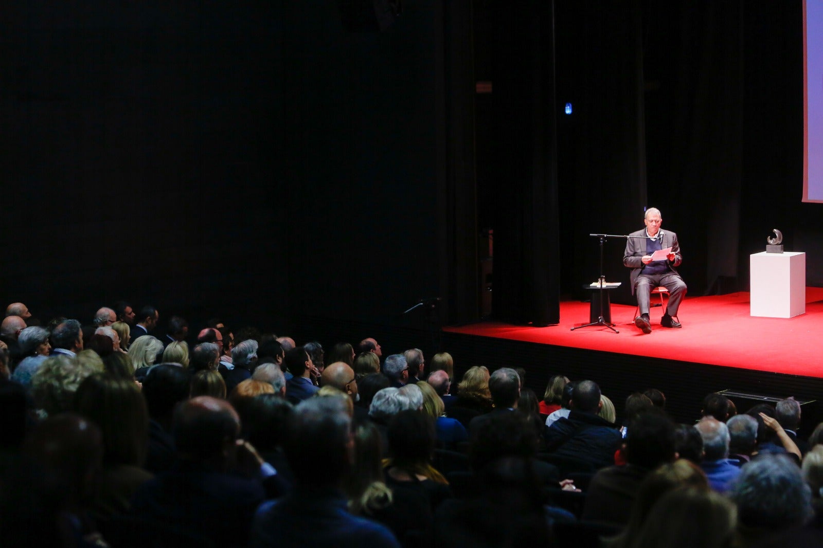 El acto de entrega de la décimo quinta edición del Premio Internacional de Poesía García Lorca sirve de homenaje al autor de Antioquía. 