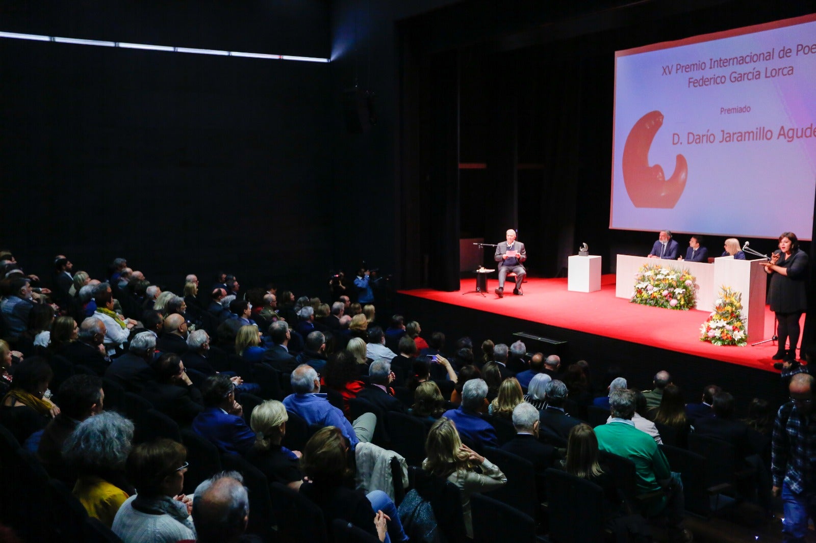 El acto de entrega de la décimo quinta edición del Premio Internacional de Poesía García Lorca sirve de homenaje al autor de Antioquía. 