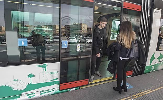 Fomento evalúa una futura ampliación «rigurosa y seria» del Metro de Granada
