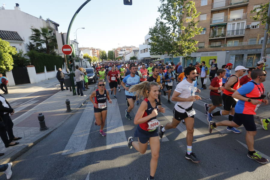 Los corredores han salido desde la avenida Emperador Carlos V del Zaidín