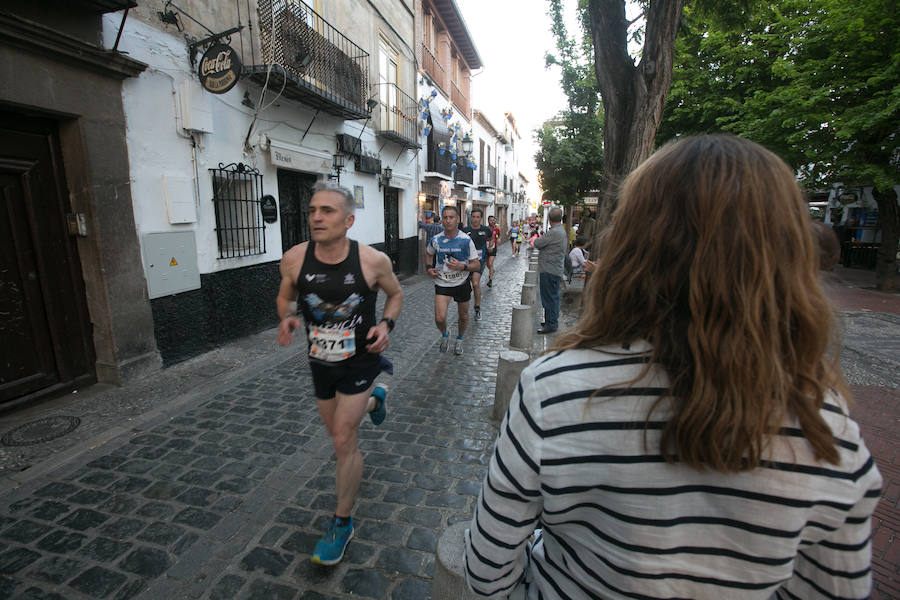 La carrera ha recorrido toda la ciudad y se ha insertado por las empinadas calles del Albaicín