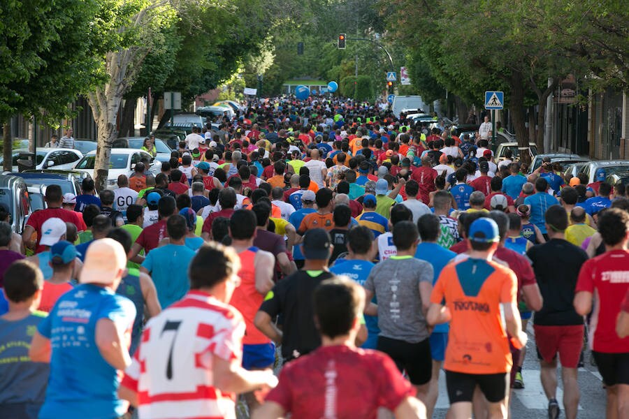 La carrera ha recorrido toda la ciudad y se ha insertado por las empinadas calles del Albaicín