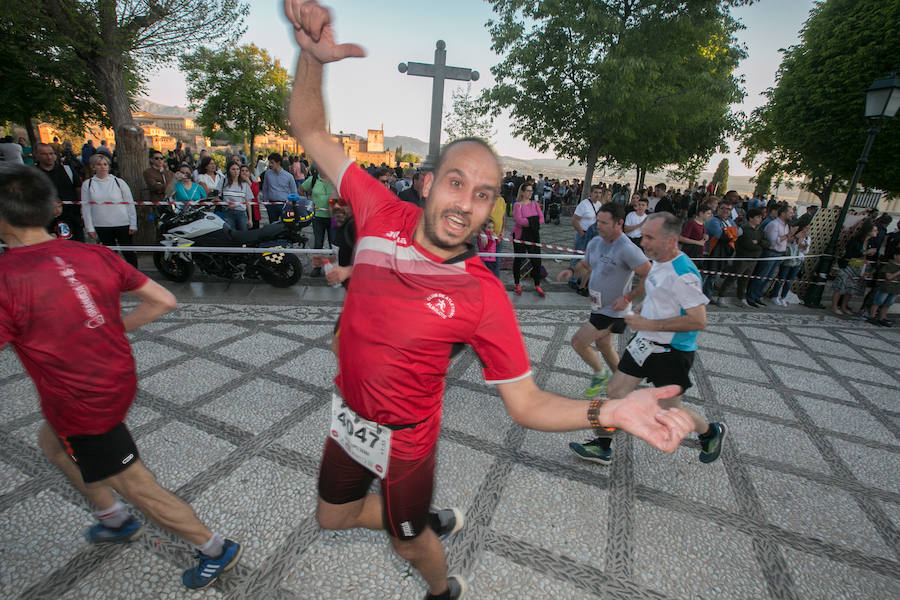 La carrera ha recorrido toda la ciudad y se ha insertado por las empinadas calles del Albaicín