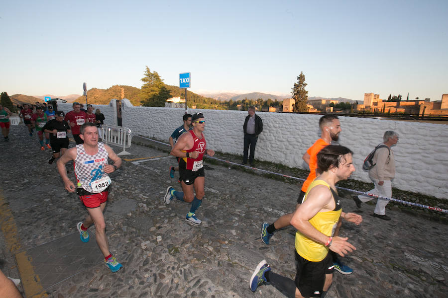 La carrera ha recorrido toda la ciudad y se ha insertado por las empinadas calles del Albaicín