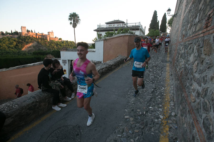 La carrera ha recorrido toda la ciudad y se ha insertado por las empinadas calles del Albaicín