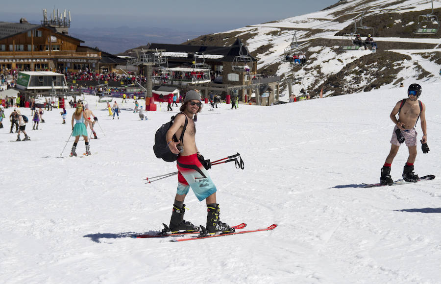 500 de esquiadores y snowboarders han participado este sábado en la VII Bajada en Bañador