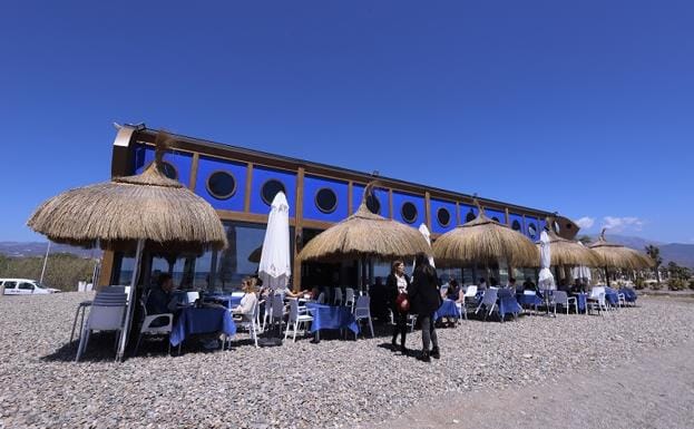 El techo del chiringuito El Espeto es una obra de arte en plena playa. 