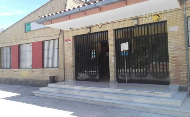 Imagen del colegio en el que ha depositado su voto el hombre fallecido en Talará. 