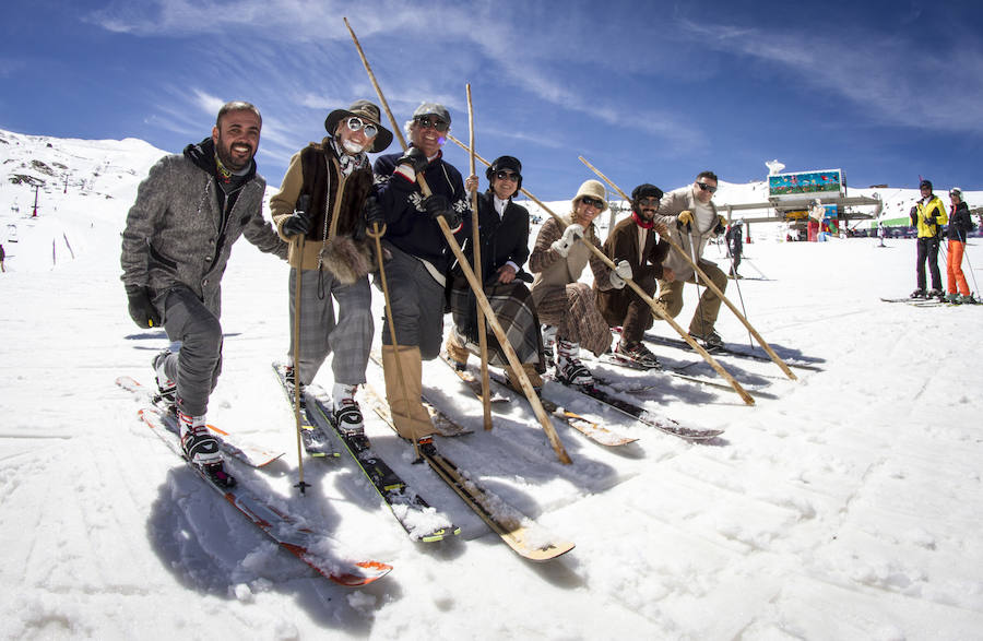 La bajada de la Peña Telemarkera Rikitaum cerró el programa de recaudación de fondos para la lucha contra esta enfermedad