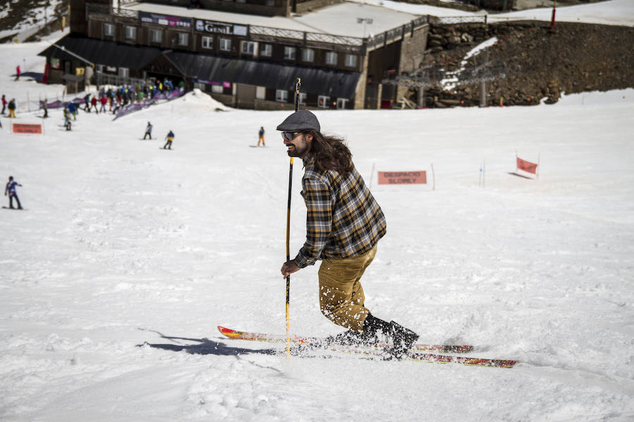 La bajada de la Peña Telemarkera Rikitaum cerró el programa de recaudación de fondos para la lucha contra esta enfermedad