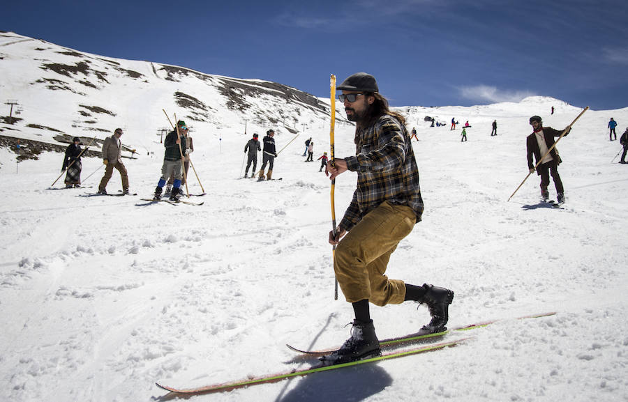 La bajada de la Peña Telemarkera Rikitaum cerró el programa de recaudación de fondos para la lucha contra esta enfermedad