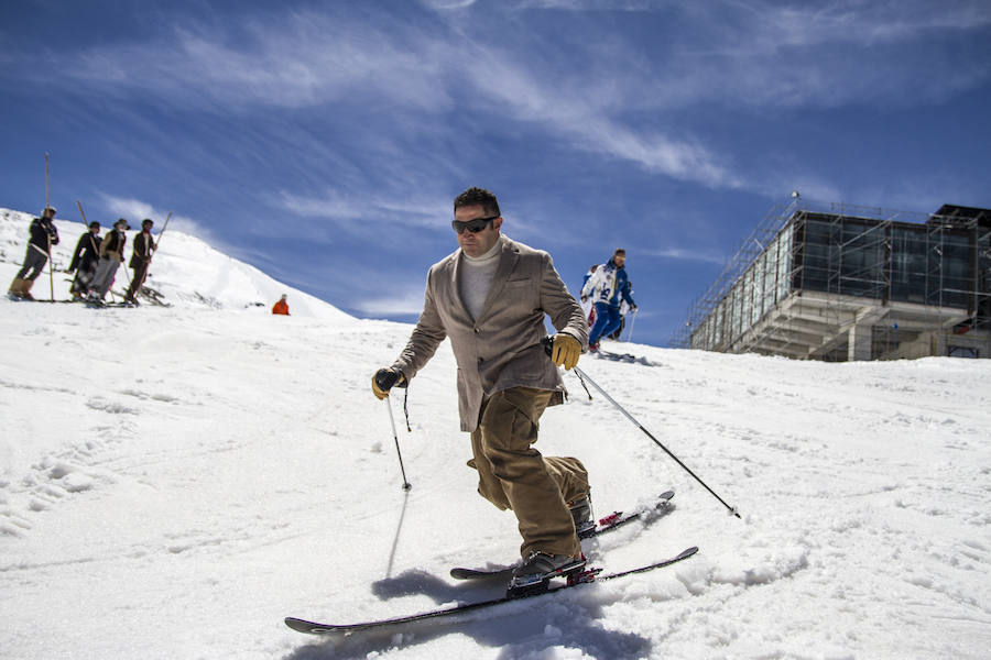 La bajada de la Peña Telemarkera Rikitaum cerró el programa de recaudación de fondos para la lucha contra esta enfermedad