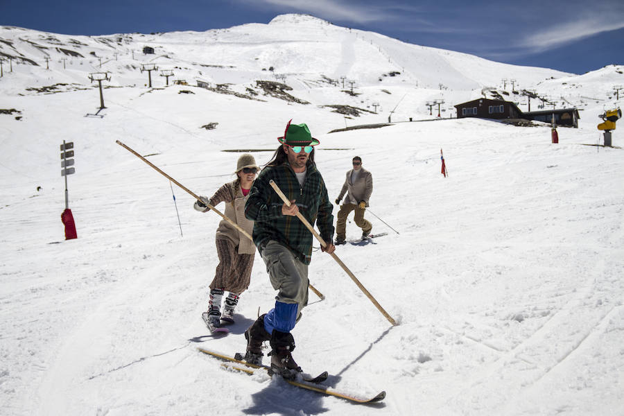 La bajada de la Peña Telemarkera Rikitaum cerró el programa de recaudación de fondos para la lucha contra esta enfermedad