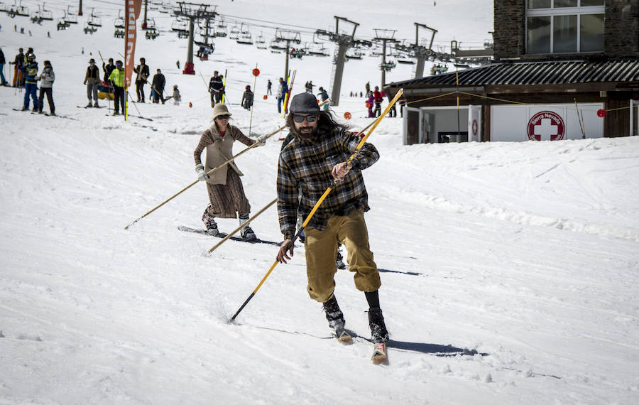 La bajada de la Peña Telemarkera Rikitaum cerró el programa de recaudación de fondos para la lucha contra esta enfermedad