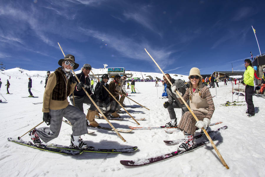 La bajada de la Peña Telemarkera Rikitaum cerró el programa de recaudación de fondos para la lucha contra esta enfermedad