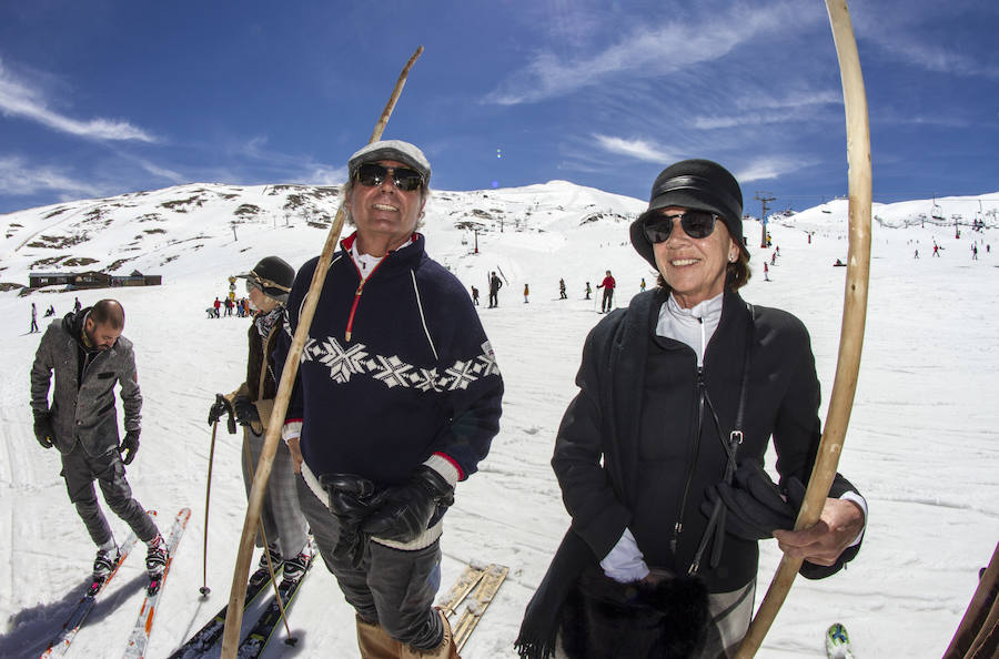 La bajada de la Peña Telemarkera Rikitaum cerró el programa de recaudación de fondos para la lucha contra esta enfermedad