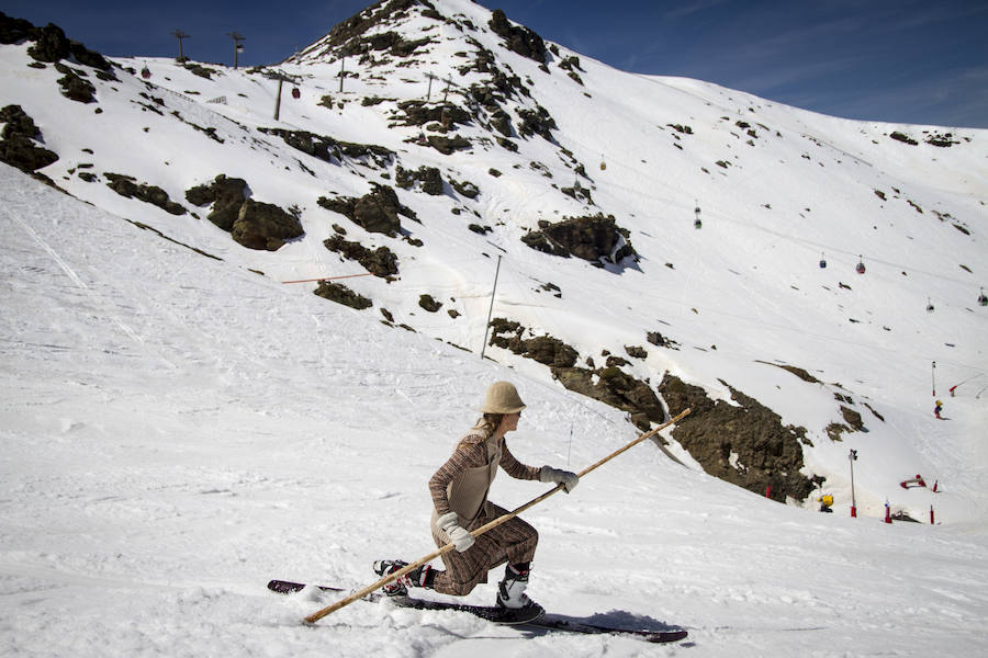 La bajada de la Peña Telemarkera Rikitaum cerró el programa de recaudación de fondos para la lucha contra esta enfermedad