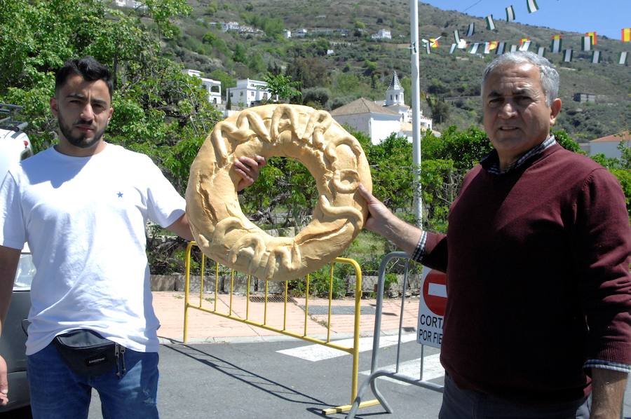 La iglesia de este municipio alpujarreño posee imágenes de gran valor y una colección de indumentaria litúrgica, alguna bordada con hilos de oro y plata