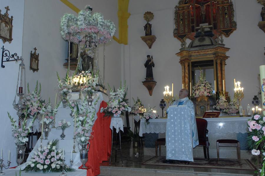 Este municipio de la Alta Alpujarra, situado en el Barranco de Poqueira, es considerado por una prestigiosa asociación, junto a sus vecinos y cercanos pueblos de Bubión y Pampaneira, como uno de los más bonitos de España