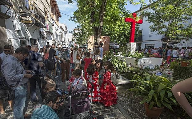 Adiós a una cruz histórica de Granada