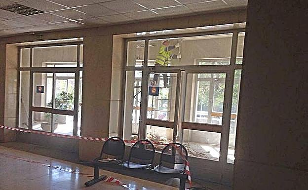 Reparaciones de urgencia en el Neurotraumatológico después del hundimiento del techo en 2018.