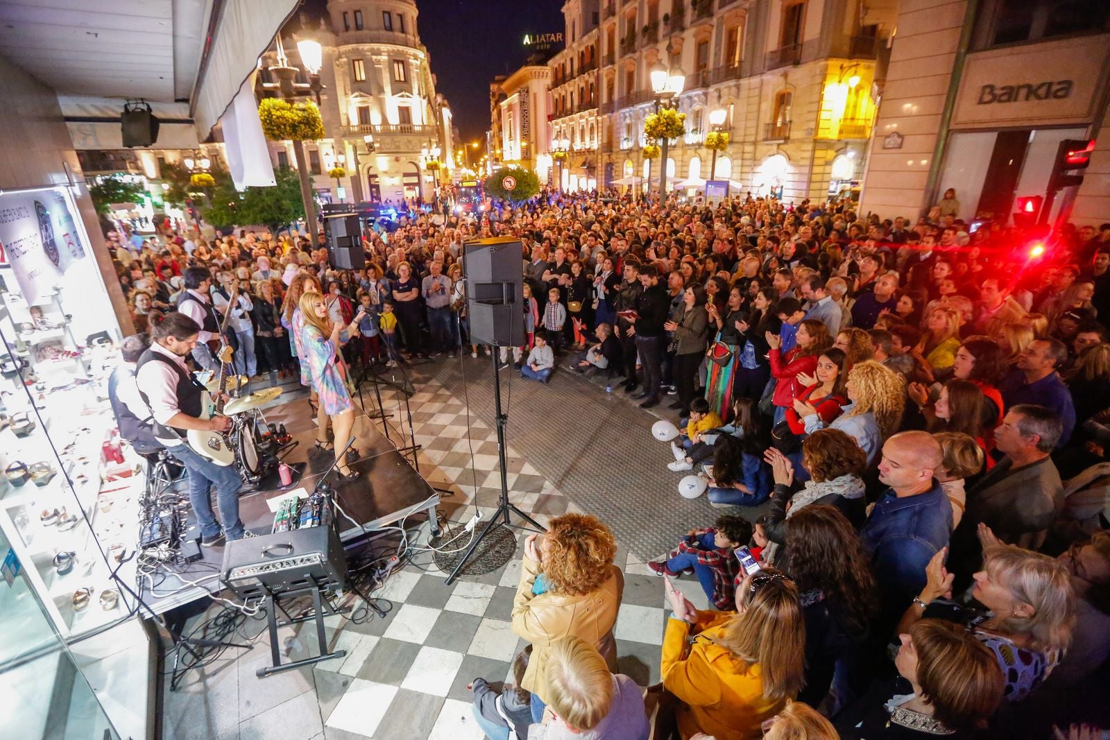 Fotos: Las mejores imágenes de la Noche en Blanco 2019 en Granada