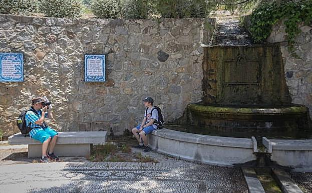 Fuente del parque García Lorca en Alfacar.