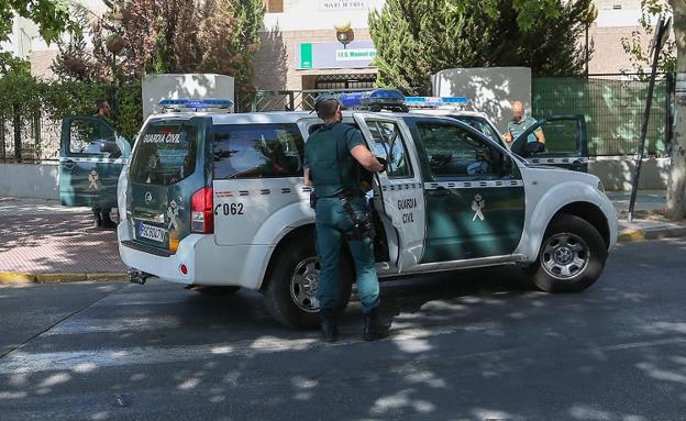 Arrestado un presunto atracador que hirió en el cuello a una mujer en Pinos Puente