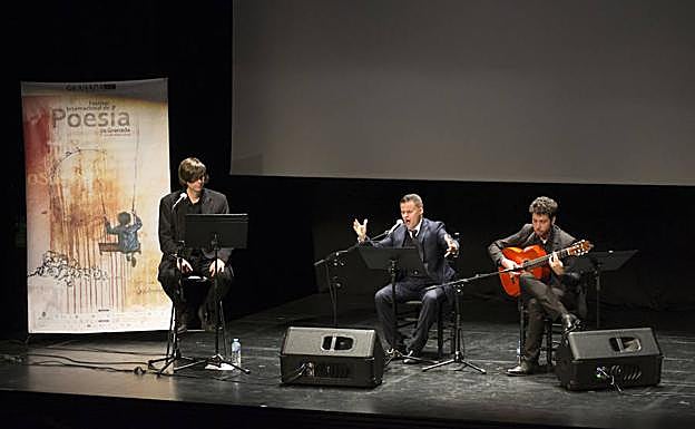 Fernando Valverde, Juan Pinilla y David Caro, ayer durante el espectáculo. 