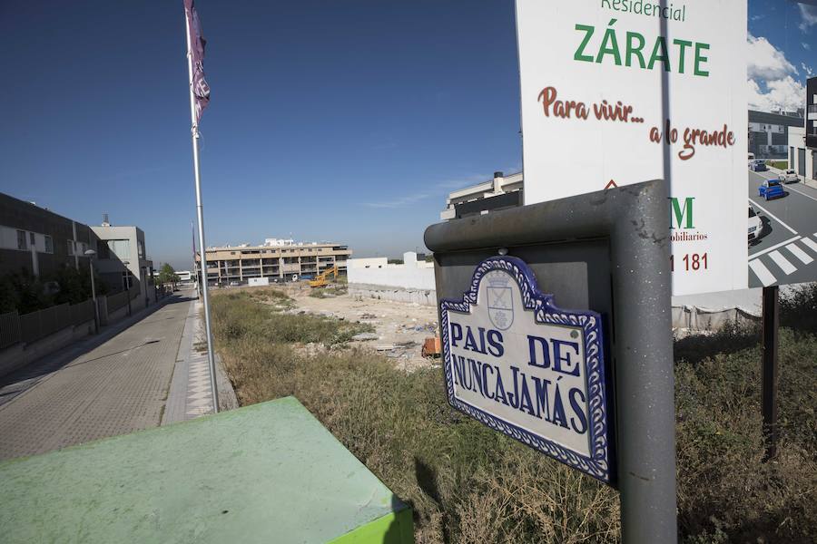 Solar en la calle País de Nunca Jamás de Maracena. 