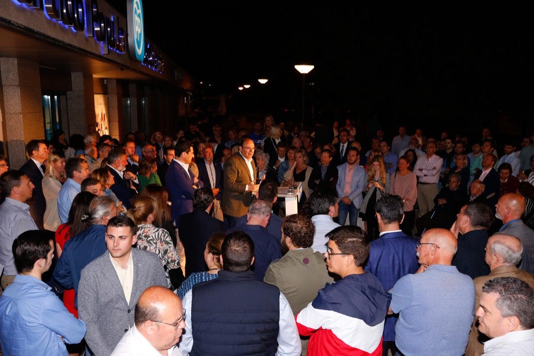 El líder del PP local vino acompañado de 