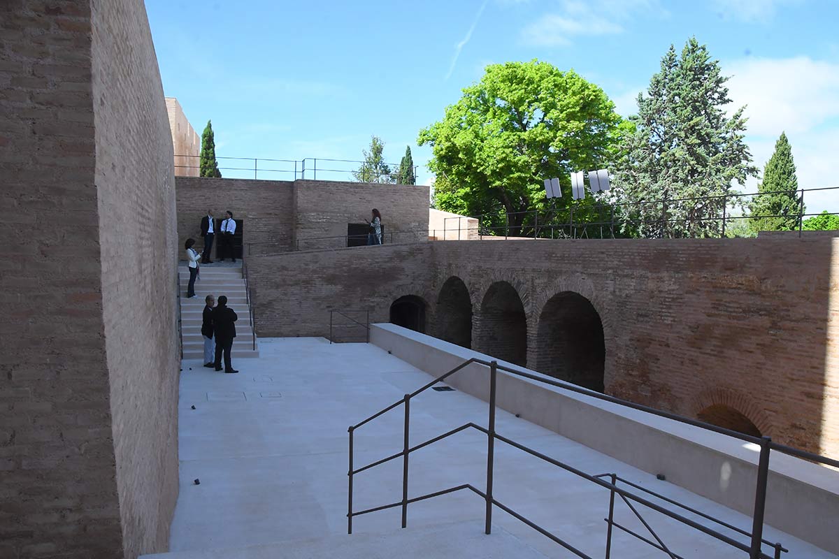 Las Torres Bermejas recuperan parte de su esencia y muestran sus estructuras originales tras las obras de restauración que acaban de finalizar en su primera fase, previa para convertirse en un centro cultural y expositivo.