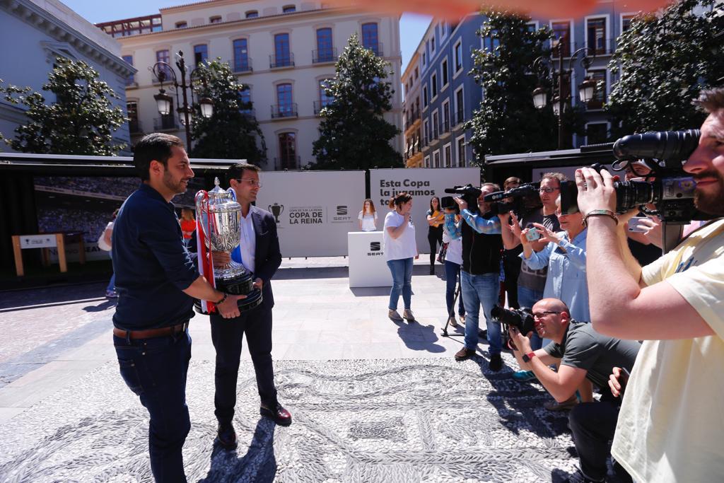 Los aficionados pueden disfrutar de la zona de ocio en Plaza del Carmen