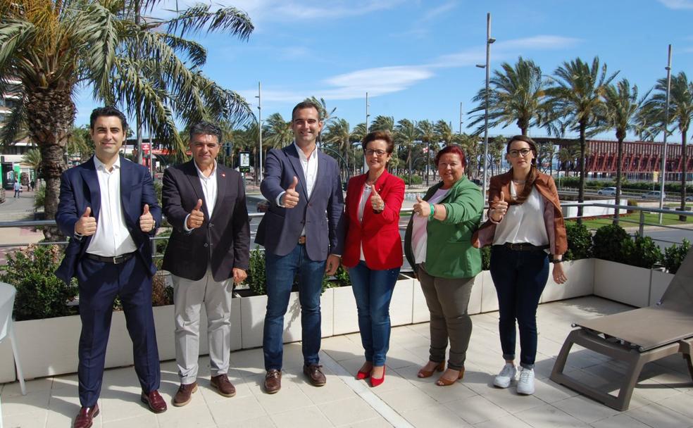 Pérez de la Blanca (Vox), Cazorla (Cs), Fernández-Pacheco (PP), Valverde (PSOE), Román (IU) y Mateos (Podemos), seis principales candidatos a la Alcaldía de Almería, posan para IDEAL en estricto orden de prelación por sus resultados en 2015.