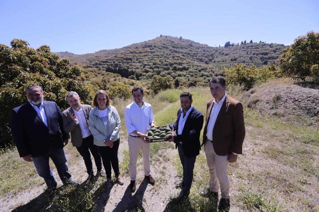 El presidente de la Junta de Andalucía ha estado en la ciudad costera, donde ha estado con la candidata popular 