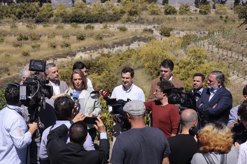 El presidente de la Junta de Andalucía ha estado en la ciudad costera, donde ha estado con la candidata popular 