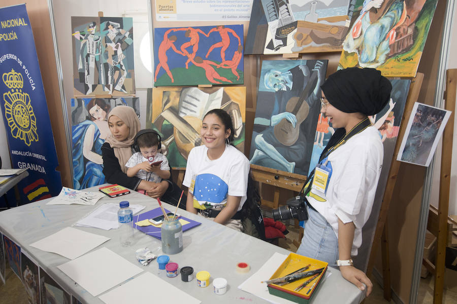 El Parque de las Ciencias de Granada celebró este sábado con una jornada de puertas abiertas su 24 aniversario y la 22 edición de la Feria de la Ciencia