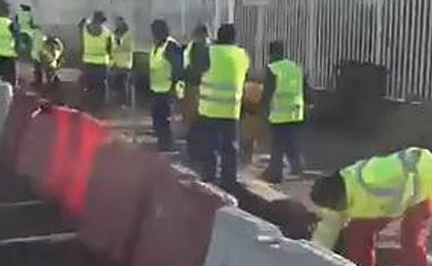 Vuelve el famoso vídeo de los albañiles en Granada: una concejal del PP lo difunde para criticar al Ayuntamiento