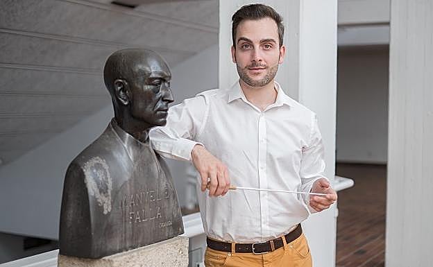 El joven director granadino Edmon Levon en el Auditorio Manuel de Falla. 