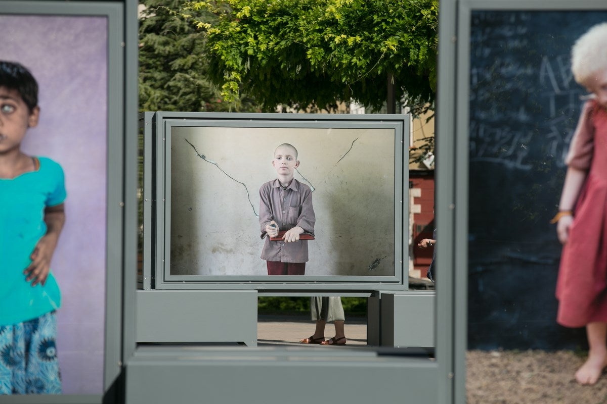 Exposición de fotografias «Tierra de sueños» de Cristina garcía Rodero, en el Paseo del Salón.