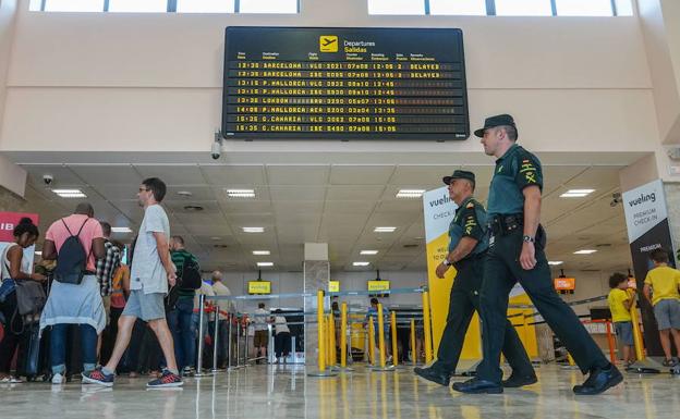 Aena negocia ya ampliar el horario del aeropuerto de Granada para adelantar el vuelo a Madrid